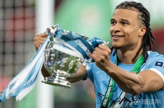 阿克：这赛季有很多新援所以球队表现不稳定；未来？我不知道